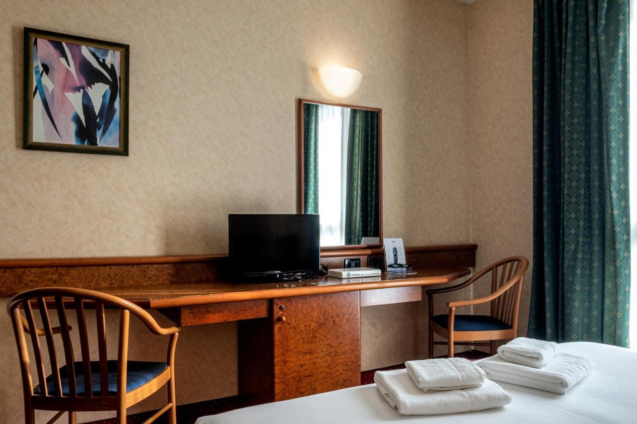 Meditur Hotel Pisa Migliarino Pisano Екстер'єр фото