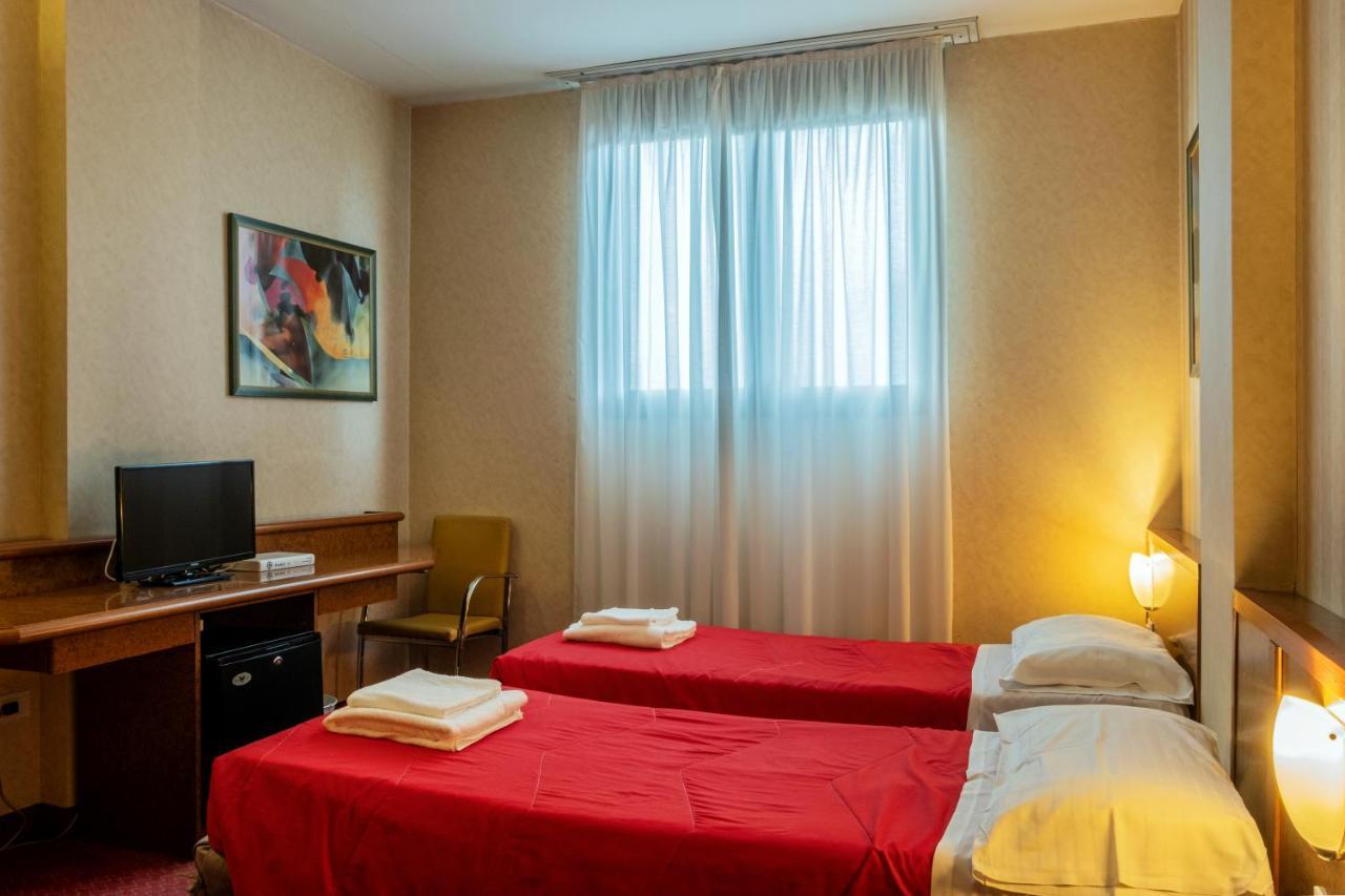 Meditur Hotel Pisa Migliarino Pisano Екстер'єр фото